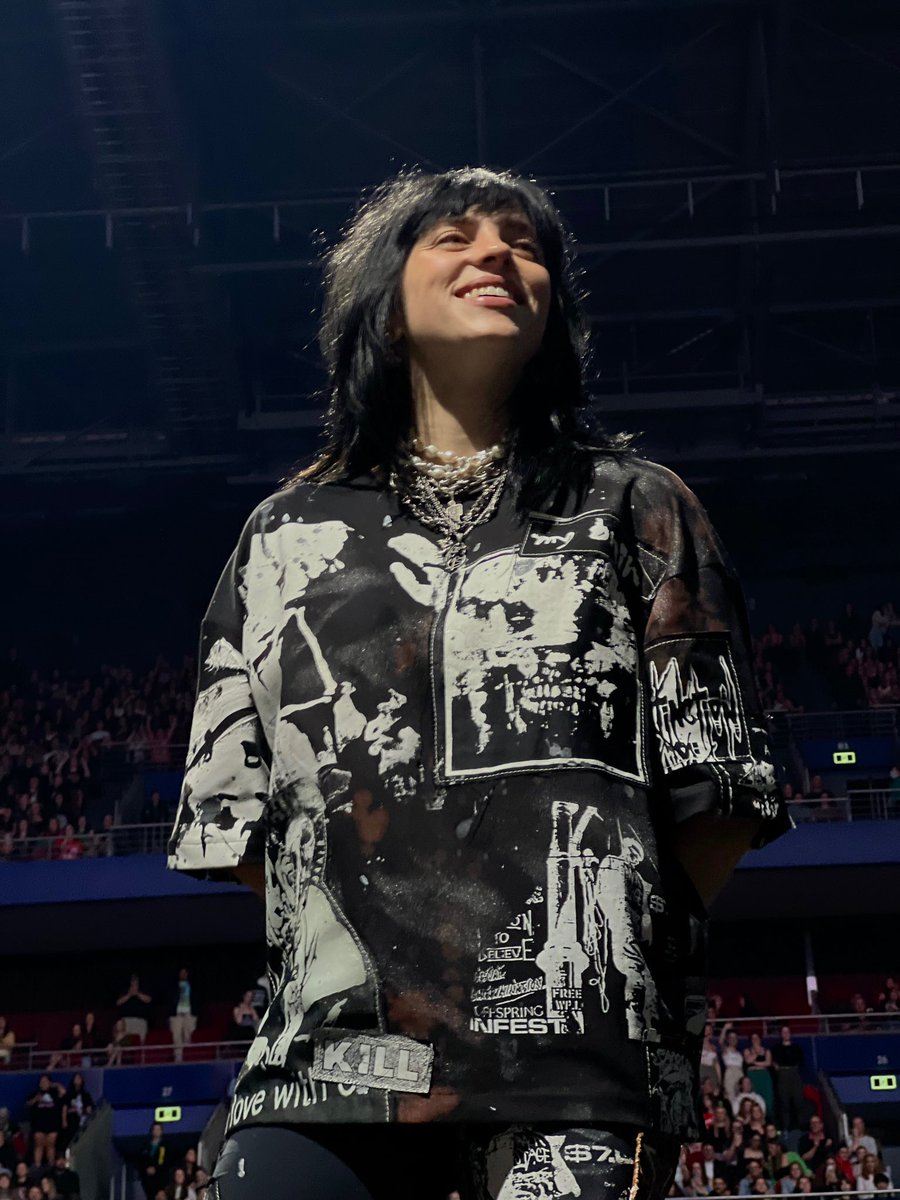oldbillievibes's tweet photo. #HTESydney: Billie en el escenario del @qudosbankarena en Sydney, Australia. 🤍
📸: @GOLDWlNGS https://t.co/SLDQ5U0ebb