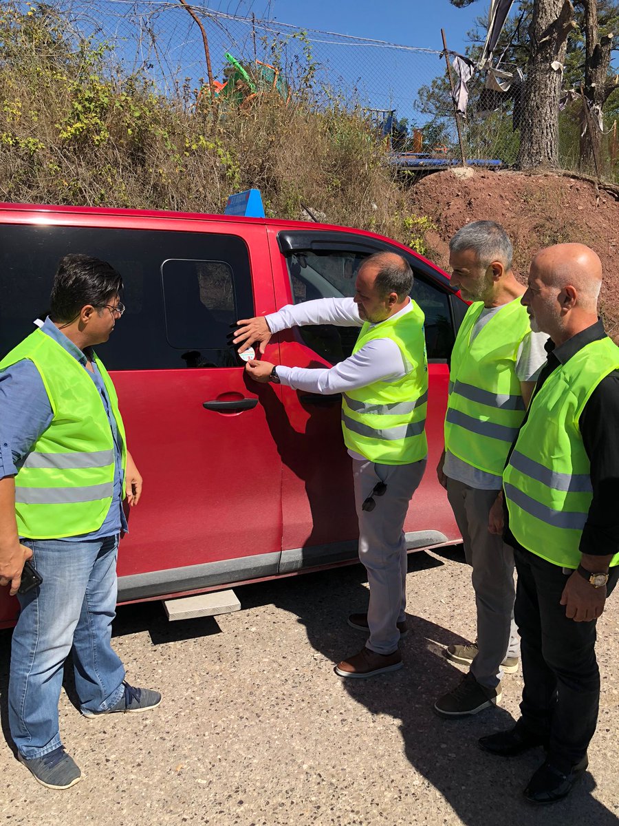 ŞeridiPaylaşGüvenleUlaş projemiz kapsamında bugün taksi ve dolmuş durakları ziyaret edilerek Şoförlere Yönelik Empati Eğitimi gerçekleştirildi.
Şoförler bisiklete binip pedal çevirdi.
<a href="/CantezKoray/">koray cantez</a> <a href="/kyn_rustem/">Rüstem Kayın 🇹🇷</a> <a href="/kavsakplatform/">Kavşak</a>
#sabidos54 #tübidef