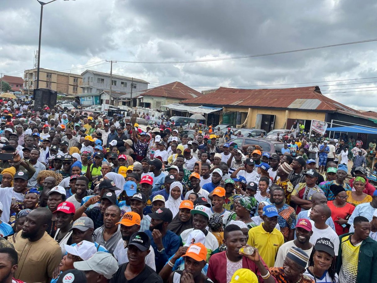 TheNationNews's tweet photo. PHOTOS: Massive turnout for Tinubu in Ibadan https://t.co/Z7vV1T1pMW