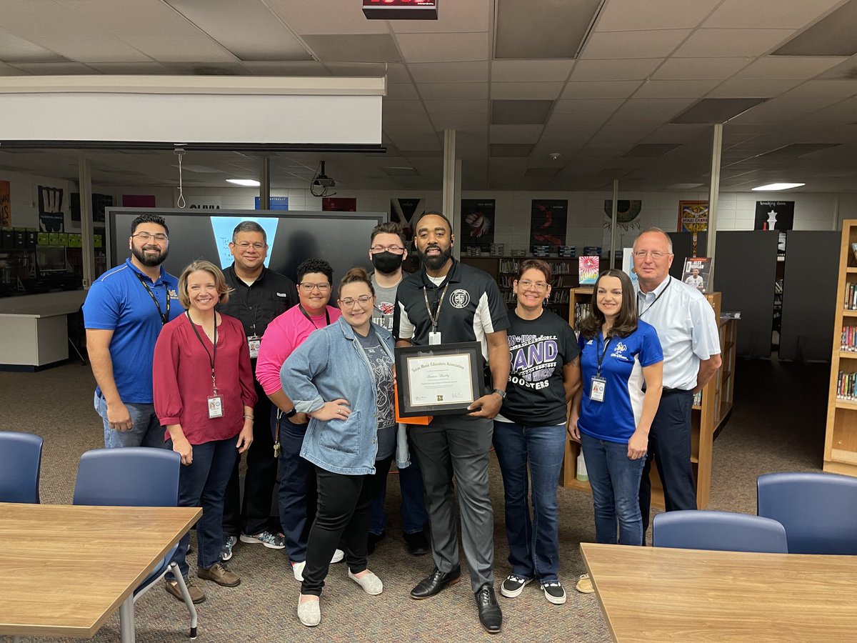 BodronDonnie's tweet photo. Congratulations to Damico Bartley for receiving the TMEA distinguished administrator award for his contributions to the amazing Ross Sterling Middle School Fine Arts team!  He was 1 of 44 people in the State to receive this award!  Well done! ⁦@HumbleISD⁩ @HumbleISD_RSMS https://t.co/sO58YP2BW3