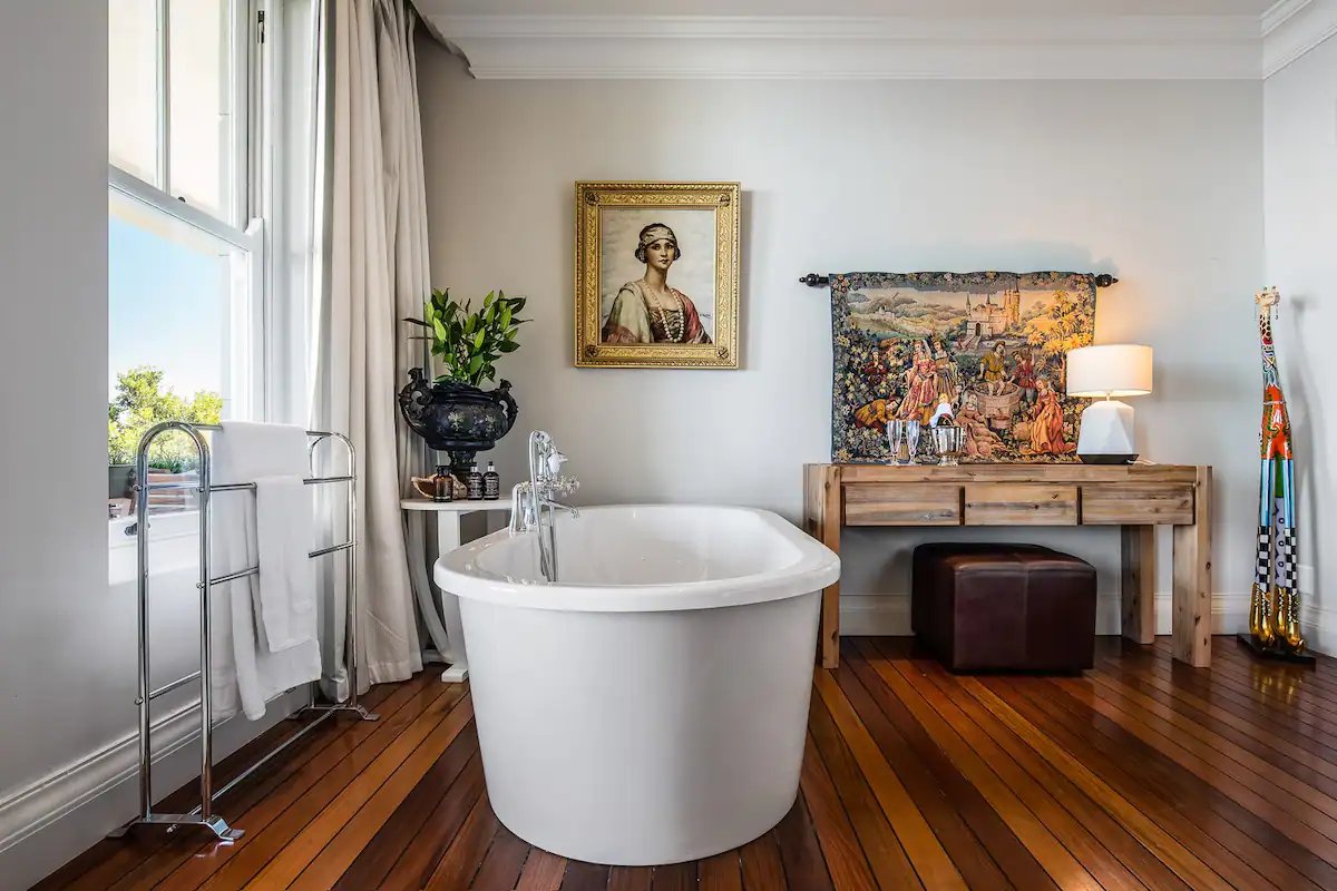 hadestays's tweet photo. 21 Nettleton, Western Cape, SA will cost you US$ 7452 a night. Hosts 12 guests. - Luxury is personal!
Link: https://t.co/wNmbPbfhP3
#HadeLux #Africa #LuxuryTravel https://t.co/gFebxltGlt