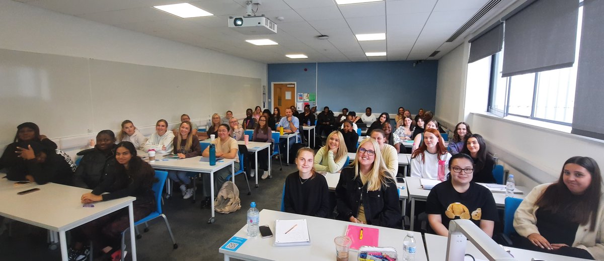 And finally, our @UHChildrensnur1 3rd year child nursing students! Great to see you all back for your final year of the @UH_HSK @UniofHerts BSc Nursing programme and to prepare you for professional practice as future children's nurses.