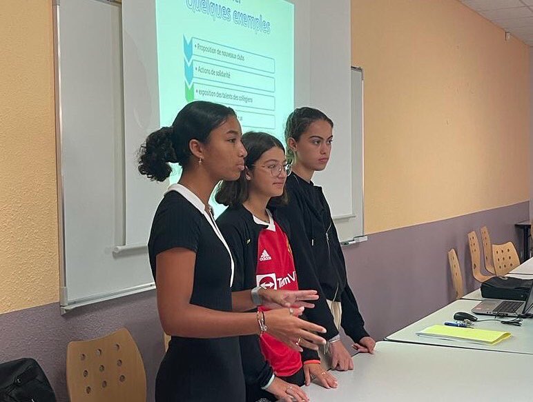 Collège des Bourgognes Chantilly tweet media