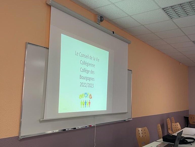 Collège des Bourgognes Chantilly tweet media