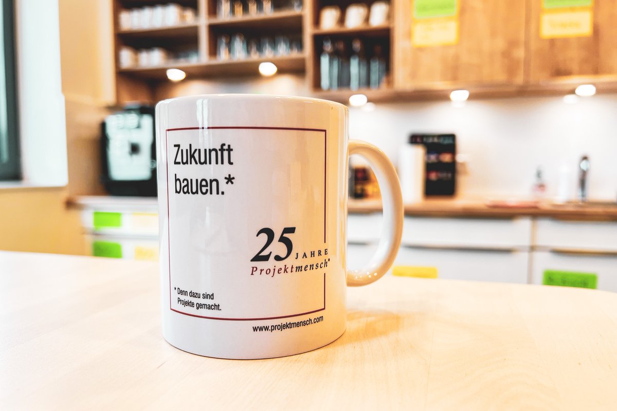 Exakt heute vor 25 Jahren hat diese Reise mit <a href="/pjmensch/">Projektmensch.</a> für mich begonnen. Der helle Wahnsinn. Hätte ich nie gedacht. Herrlich! 

Ein dickes „Danke“ an alle, die dabei Komplizen waren &amp; sind. Vor allem an Dich, <a href="/t_zimmermann/">Tina Zimmermann</a> ...

#gemeinsamWasAufDieBeineStellen, das liebe ich.