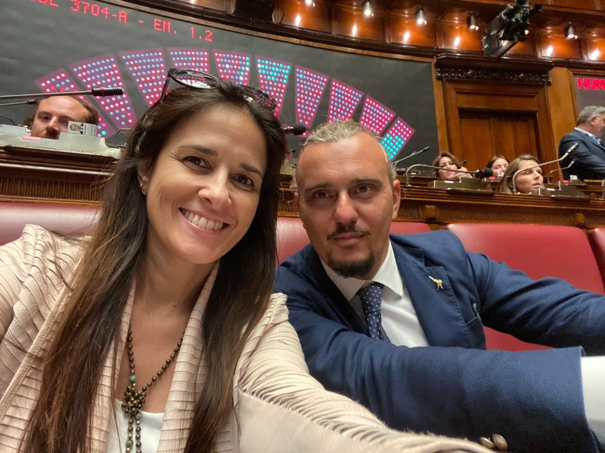 sarafoscolo's tweet photo. In aula per l’ultima seduta di questa XVIII Legislatura.

Sono stati anni difficili, in cui abbiamo cercato di dare il massimo per portare la voce della nostra #Liguria sui tavoli romani.

Potevamo fare di più? Sicuramente!
Potevamo fare meglio? Assolutamente sì!

/1 https://t.co/GYNWEqTKs8