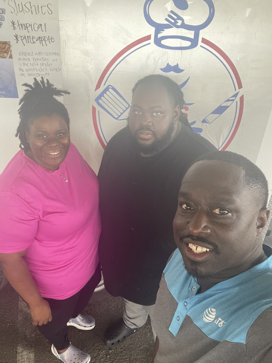 dgreen8987's tweet photo. Food truck event in Pine Bluff! We stepped out of the store to do some networking. I met some really cool people who love doing what they do! I’m the new face in this community so I had to show it. 😎 @CoachAPacheco @Farzad_Farokhi https://t.co/zxMH4L60sQ