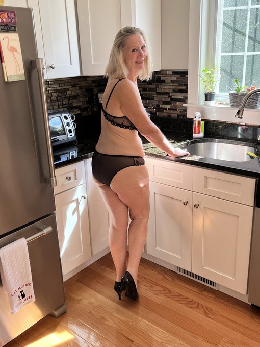 I love being a model 💃  More photos 👇  https://t.co/CLvAX0dLB4 https://t.co/1EUeDvr85E
