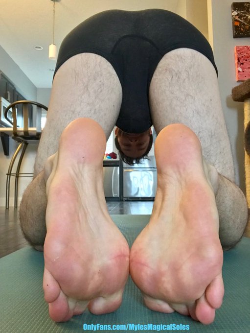 RT if this made you wanna slide it between my feet&hellip; https://t.co/M2bOmmKrcM<a href="/tag/sexysoles"class="tags"><span>#sexysoles</span></a><a href="/tag/softsoles"class="tags"><span>#softsoles</span></a><a href="/tag/malefeet"class="tags"><span>#malefeet</span></a><a href="/tag/malefootfetish"class="tags"><span>#malefootfetish</span></a>