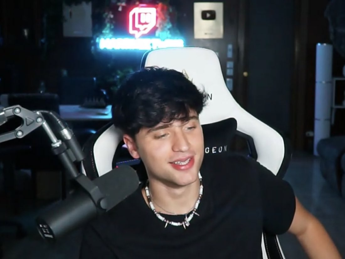 fatkmt's tweet photo. Regresar a a ver a los mt Twitch y toparme con consejos del tema me van mal estos últimos días, créanme que hasta yo me sorprendí al saber la coincidencia de la vida que me ha puesto en el camino… 
Ya extrañaba esto 🤍 https://t.co/fmDlDq8ki0