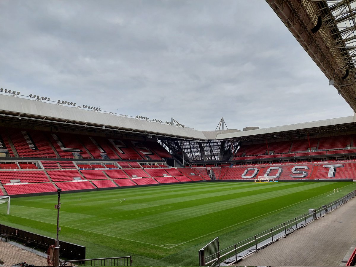 Leuk <a href="/paulvankemenade/">Paul van Kemenade</a> om vandaag persoonlijk kennis te maken <a href="/DeVerlenging/">De Verlenging</a> <a href="/PSV/">PSV</a> #trots #Eindje