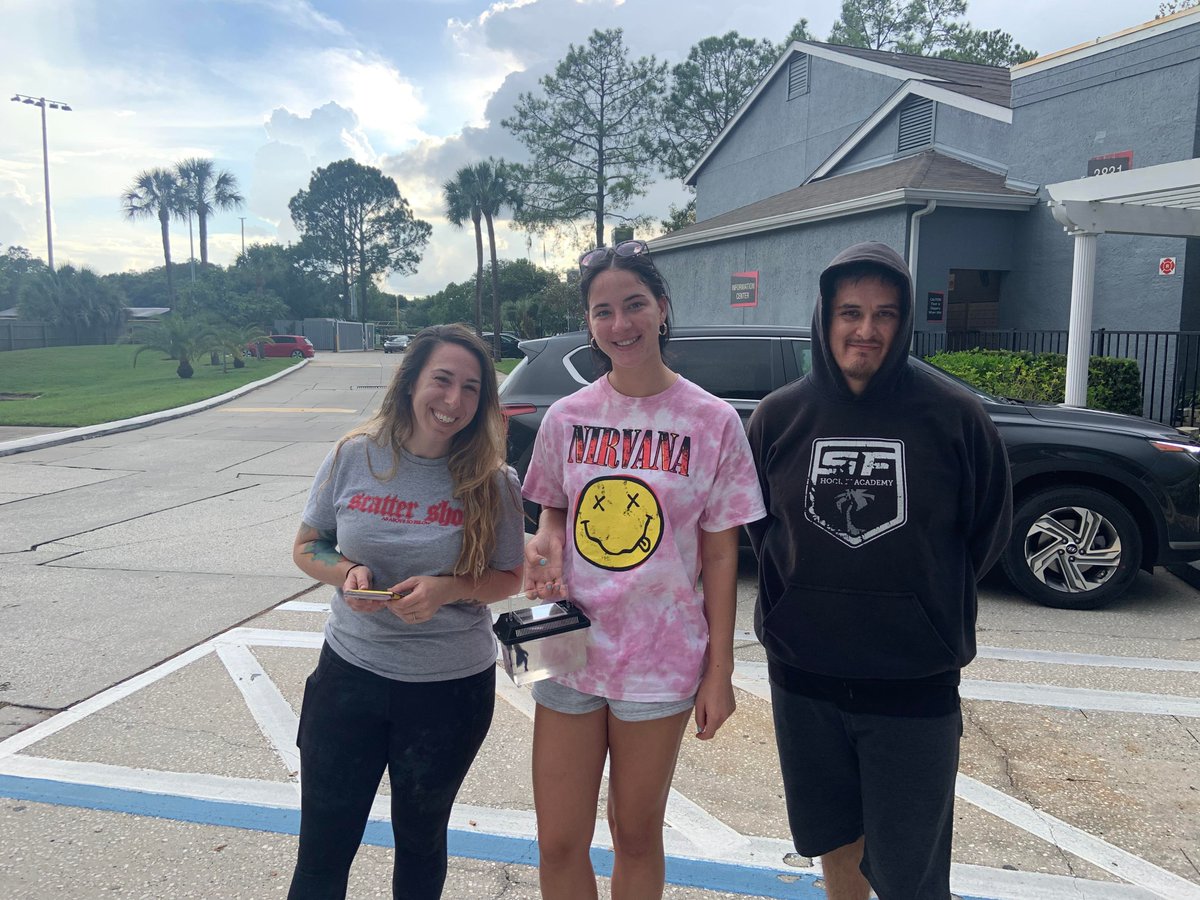 SouthwestAir's tweet photo. Almost four months later, Kira returned to Tampa for her sophomore year and met up with the couple to reunite with Theo! 🥺 #SouthwestHeart https://t.co/FYE1mzTQlA
