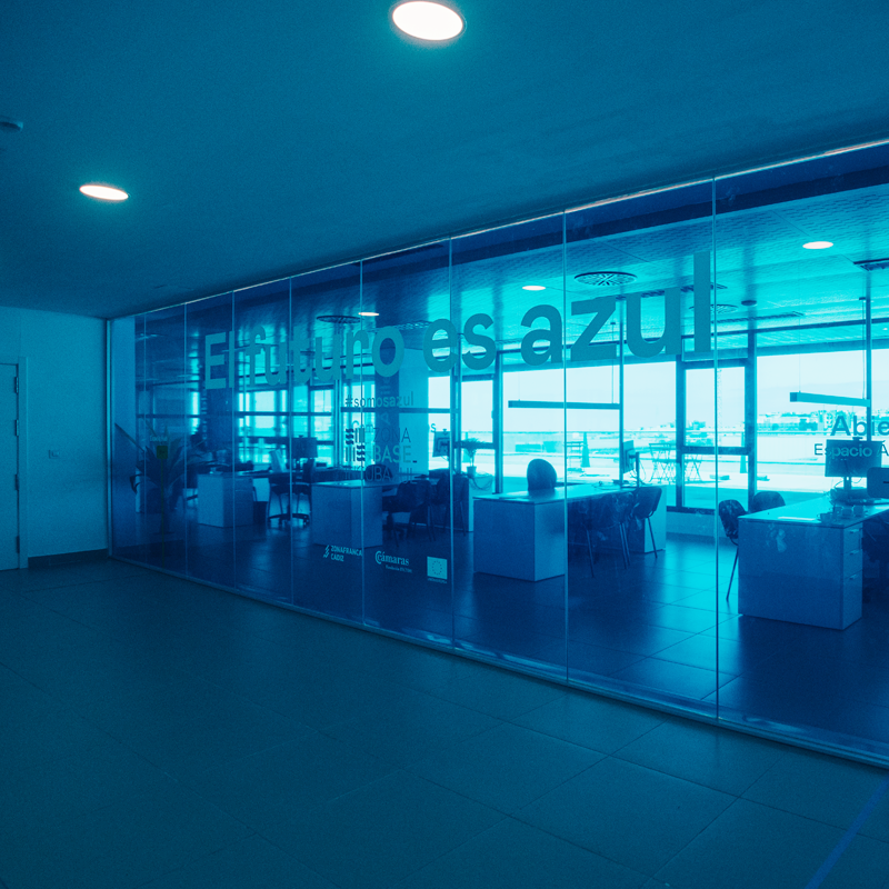 Vexel_es's tweet photo. 🔵 Nuevo proyecto de #diseño del espacio 𝒃𝒓𝒂𝒏𝒅 𝒆𝒙𝒑𝒆𝒓𝒊𝒆𝒏𝒄𝒆 para Incubazul Cádiz Consorcio Zona Franca Cádiz 🔵 https://t.co/imSmakm2Ao