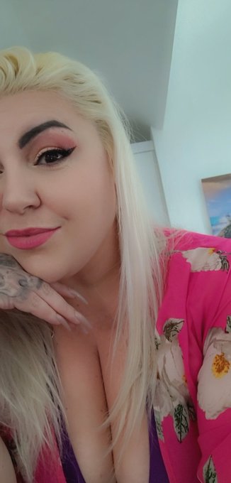 On set with @plumperpass and @ladylynnxxx!!! She's not dead you guys!!! https://t.co/m05d71lMAA<a class="tags" href="/tag/plumperpass">@plumperpass</a><a class="tags" href="/tag/ladylynnxxx">@ladylynnxxx</a>
