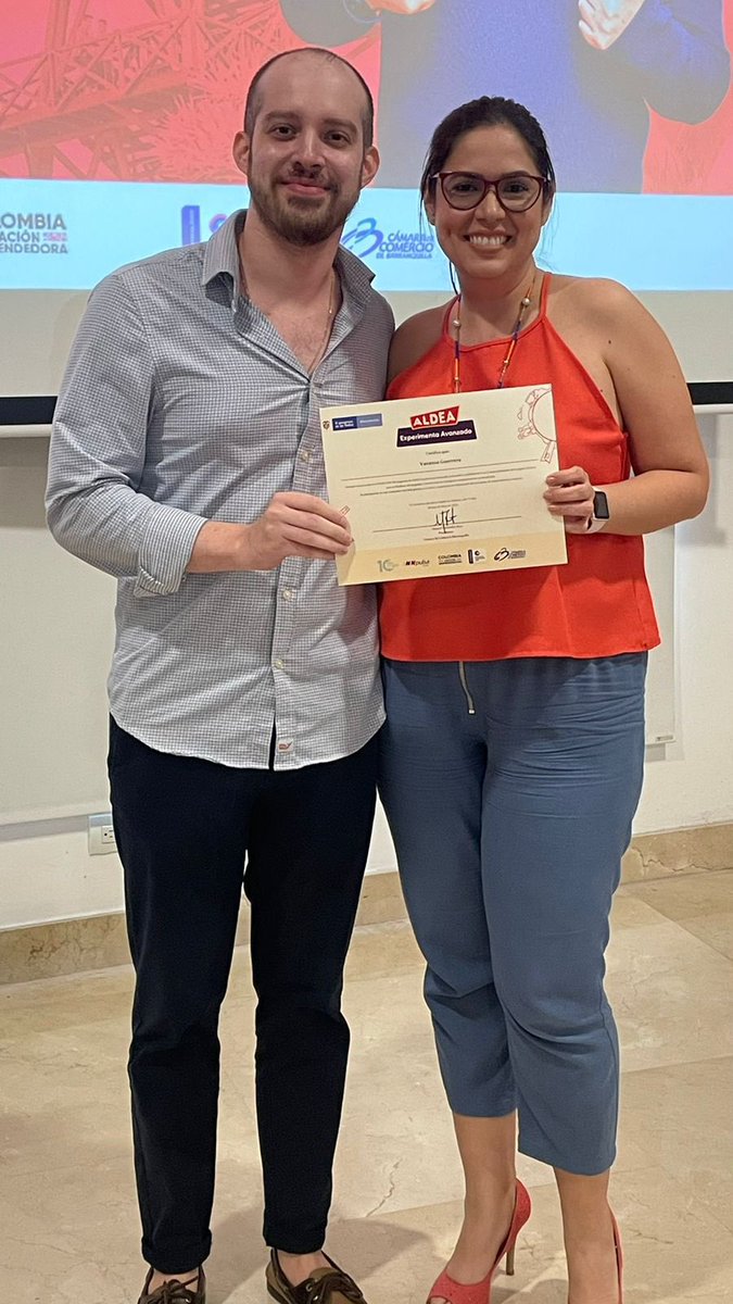 vaneguerrero08's tweet photo. Parte de trabajar con emprendedores es darles mi visión de sus aciertos y desaciertos con honestidad y transparencia. Eso hice como jurado del Demo Day de #AldeaExperimentaAvanzado de @InnpulsaCol y @Camarabaq 
Gracias @acostarincon94 por la invitación ⭐️👏🏻 https://t.co/JWMHZ9ekg7