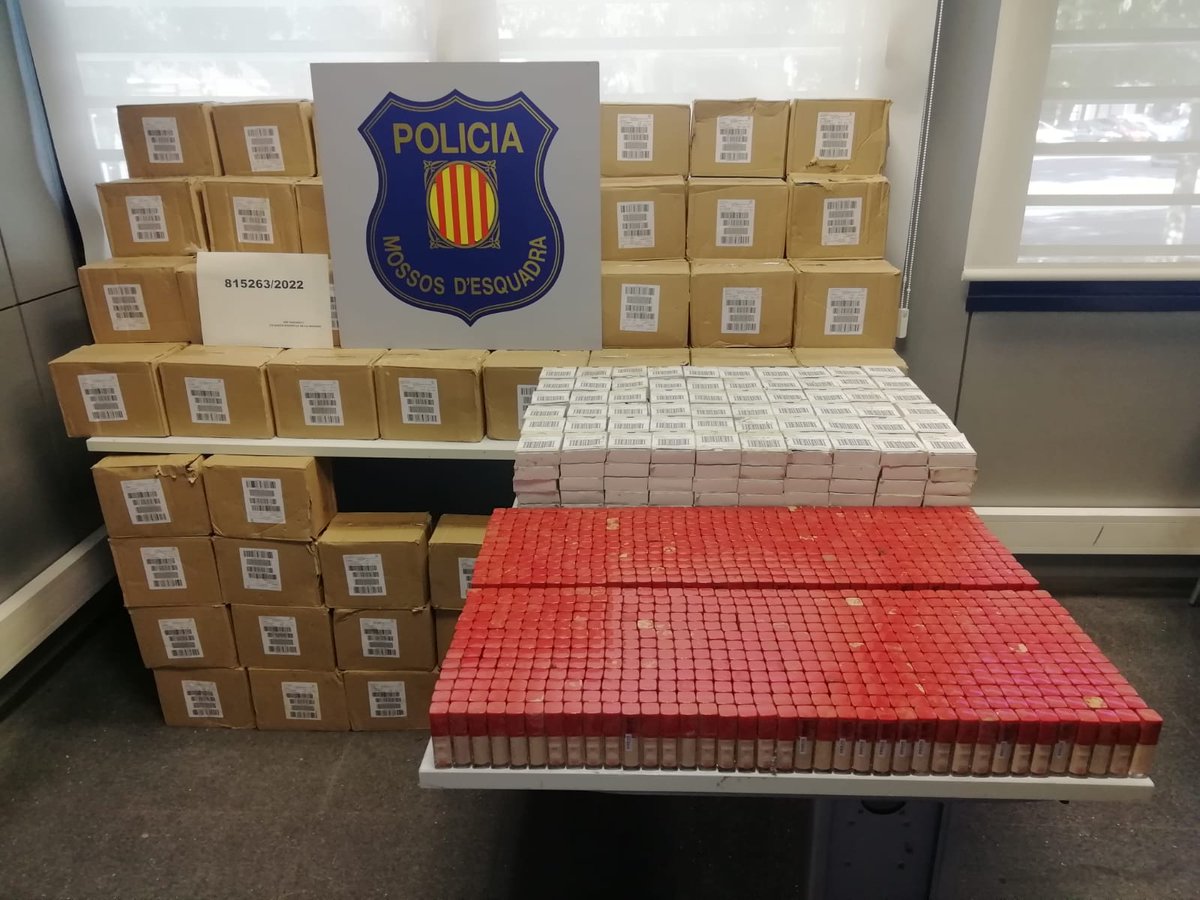 Sostreuen mercaderia a un camioner a Montmeló. Durant la fugida els autors tenen un accident i els interceptem a Santa Perpètua de Mogoda. Conduïen un vehicle sostret. Els detenim i recuperem el material robat