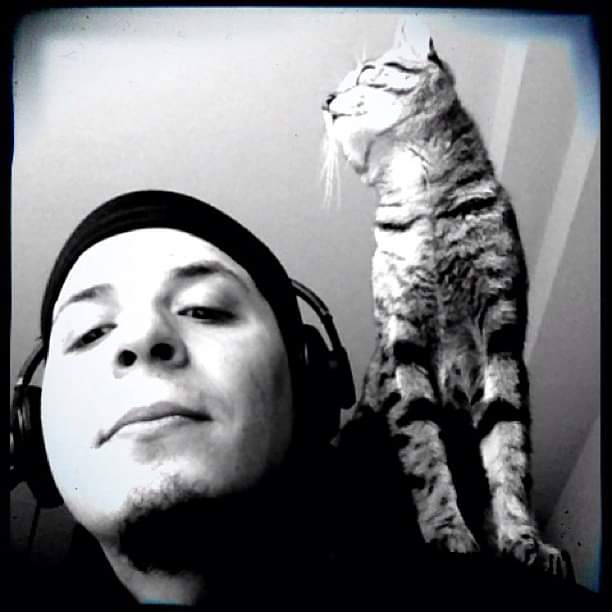 dbalieiro's tweet image. • Snarf, El Gatito Loco: Web Surf
· #FollowingTheWind #WebSurf 
. ... #CatTrip #CatLove ... [;)] 

· (08 abril 2013 : Piera, Barcelona)
- instagram.com/p/X1JifSFQVc/