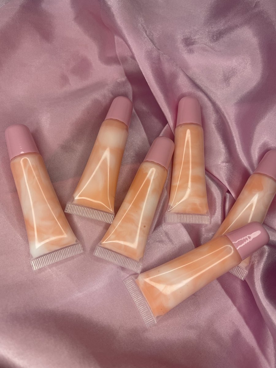 GmzCollections's tweet photo. pumpkin spice season is here! 🎃🍂

our new ‘pumpkin spice swirl’ gloss is now available on our site!

shop here: https://t.co/39LgXM5NNK https://t.co/PIz17OT9oc
