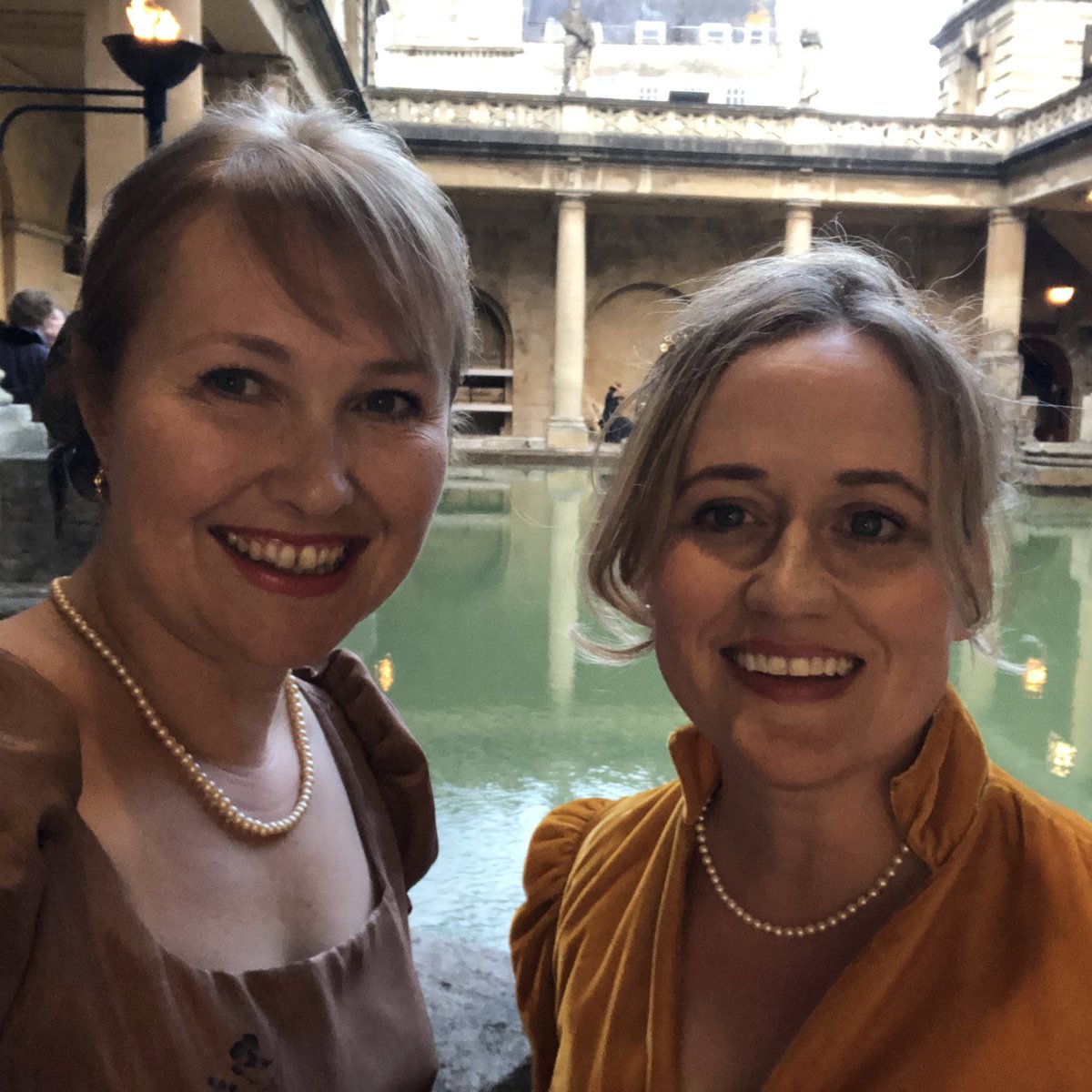 NovelistJessica's tweet photo. Living my best life with @ElizabethWelke #WheninBath https://t.co/fYnicju6yK