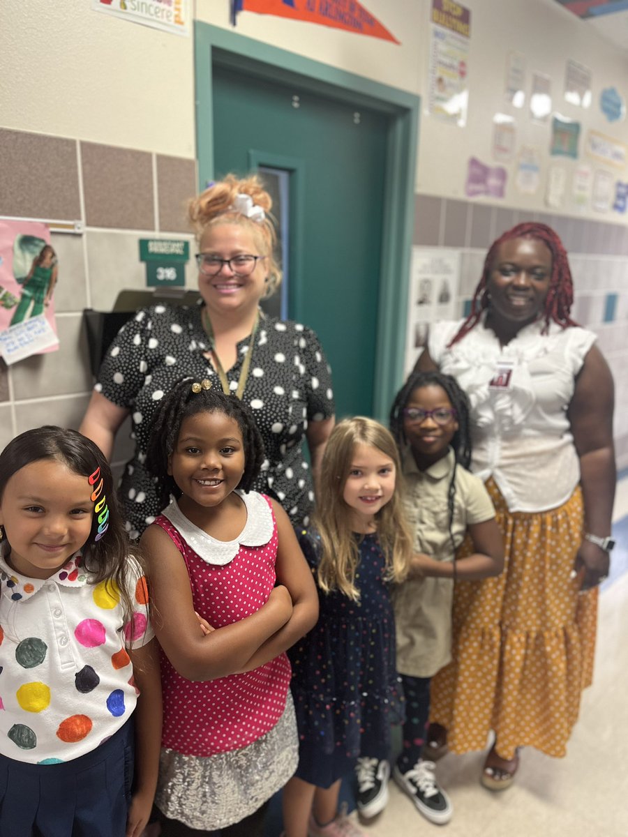 Get into the dots that were fashionably worn today‼️#International Dot Day