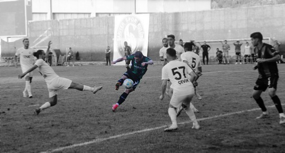 korfeztime's tweet photo. ⚽Samed Ali profesyonel maçlarda Kocaelispor formasıyla ilk golünü Sarıyer'e karşı attı.

❓Sizce bu sezon başarılı olabilecek mi?

#Kocaelispor #Kocaeli https://t.co/iTBAPgznBW