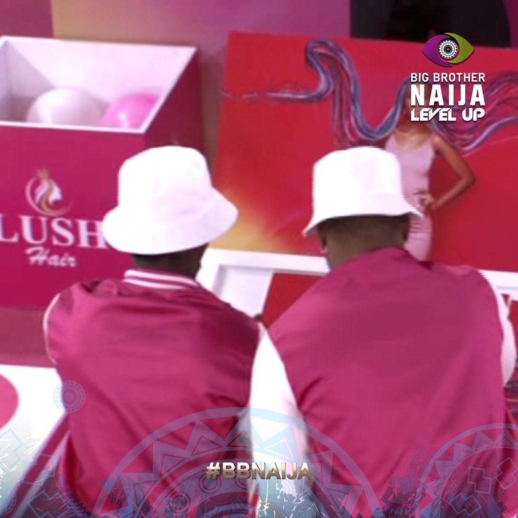 BigBrother882's tweet photo. For the second round, Each team has to complete a jigsaw puzzle. Bella, Chomzy, Groovy, Hermes and Rachel's Team "Reinah twist" won this round.
Click here  https://t.co/n9RBLbfhDL for more #BBNaija  gist.
@lushhairnigeria https://t.co/PwDgCw0rHY