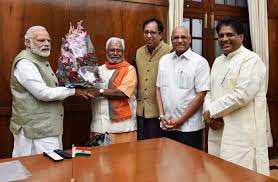 Profdilipmandal's tweet photo. केंद्र सरकार ने ओबीसी आयोग को संवैधानिक दर्जा दिया तो @narendramodi और बीजेपी ने ढोल-नगाड़ा पीटकर पूरे देश को बताया। अब कांग्रेस की पहल पर @HemantSorenJMM ने झारखंड में ओबीसी आरक्षण 14% से बढ़ाकर 27% कर दिया। पर कांग्रेस का राष्ट्रीय नेतृत्व सहमा हुआ है। जैसे कोई गलती हो गई हो। https://t.co/IfT22rhQMm