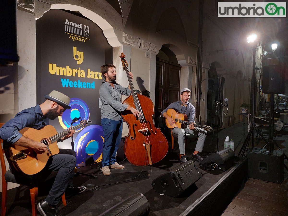 umbriaOn's tweet photo. A #Terni è tempo di #UmbriaJazzWeekend: giovedì pomeriggio prime esibizioni nei #locali e nei due #palchi in piazza #Tacito e via #Cavour. Protagonisti i #TheGoodFellas e gli #AccordiDisaccordi @UmbriaJazz_OFC https://t.co/Cka1YbKvLr