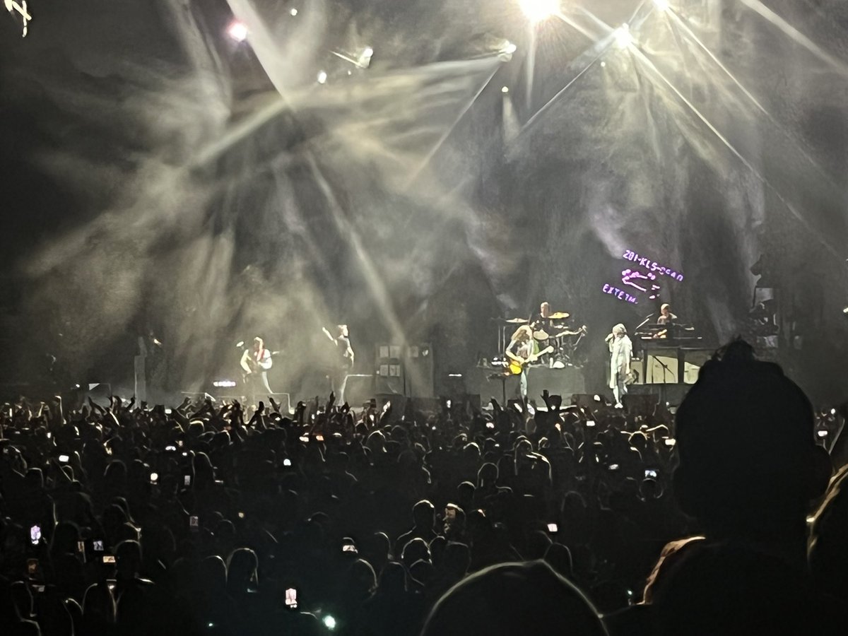 ComingsJace's tweet photo. Pictures from #MCRDETROIT what a fuckin experience man https://t.co/gEz1zw9f5Q