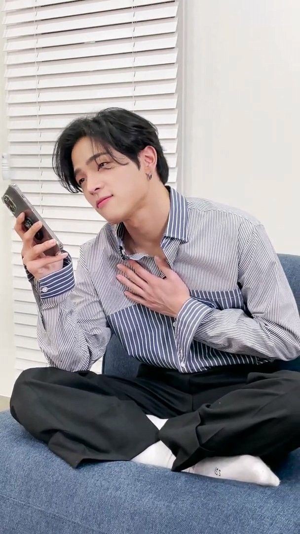 BlueSoLo_W's tweet photo. @woojinieebear Bdkdvjdbdbdb https://t.co/plqe9d9chI