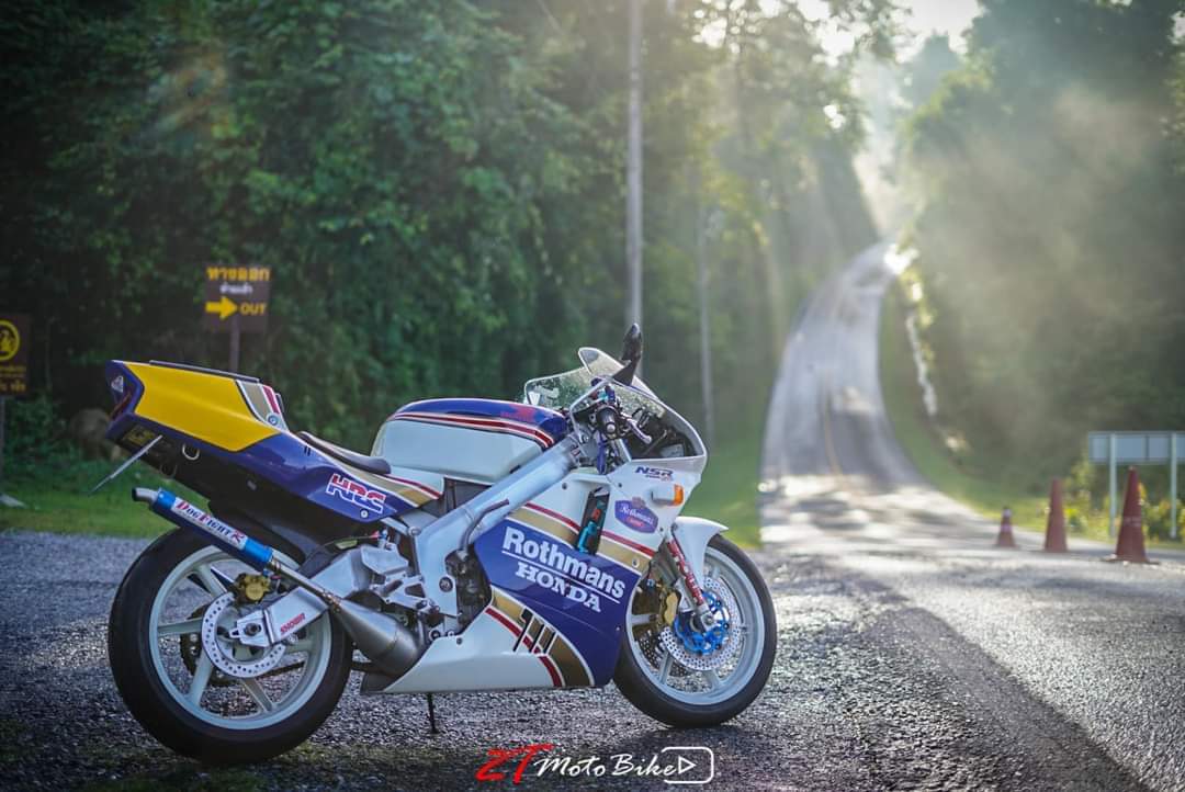 2TRiders1's tweet photo. 2TRiders wish you a very great day and if it is on s 2-stroke machine... we are sure you will!
Honda NSR250sp mc21 from #JatuponRam (Thailand)
Source: 📸 #2tMotoBike
👉 More on Instagram &amp; Facebook 👈 https://t.co/JKuyISClNz