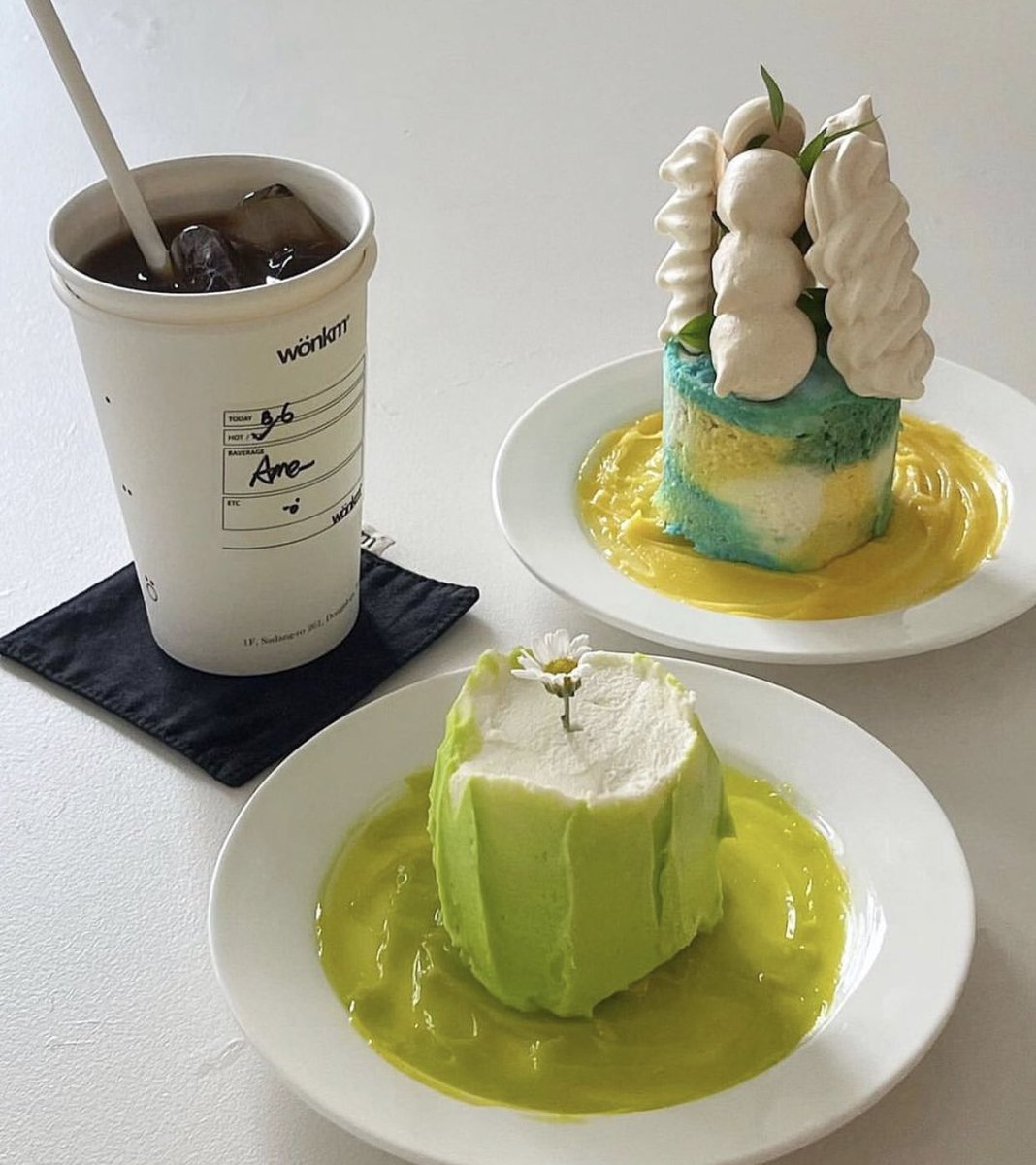 𝙒𝙤𝙣𝙠𝙢 (월킴)
คาเฟ่ไวท์โทนแนวเรียบๆ มีที่นั่งทั้งในและนอก เมนูของหวานหน้าตาโดดเด่นอลังการสุดๆ ต้องปักหมุดร้านไว้ในลิสต์สะแล้ว 💗👍🏻

📍서울 동작구 사당로 261 1층 (Isu Station Exit 3)
📌 ร้านเปิดทุกวันเวลา 12.00-22.00 น.

#รีวิวเกาหลี #เที่ยวเกาหลี #เที่ยวเกาหลีที่ไหนดีา