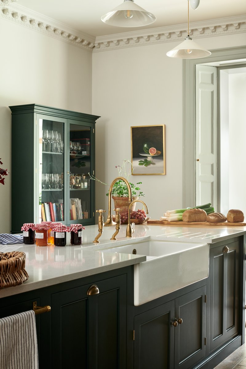 deVOLKitchens's tweet photo. Can you tell which worktop is marble, and which is quartz?

#KitchenWorktop https://t.co/x58B36xp8F