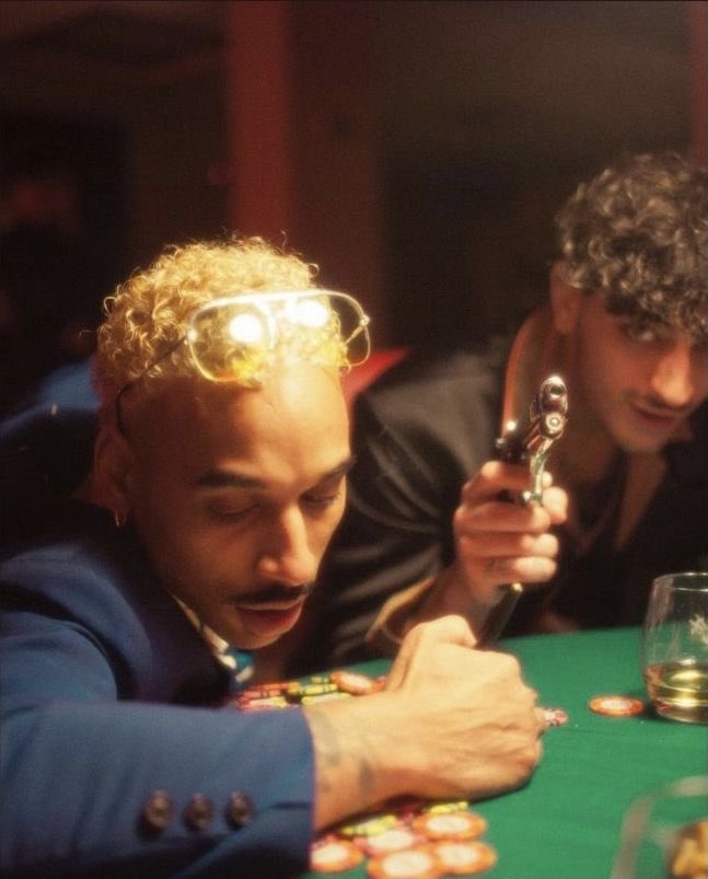 thesaurap's tweet photo. Ces dernières années deux rappeurs ont mêlé le rap à un genre qui lui était presque inconnu : Le punk pour Wit. et le Cyberpunk pour Laylow

Un fil 🧵 https://t.co/7UZlCz9uyI