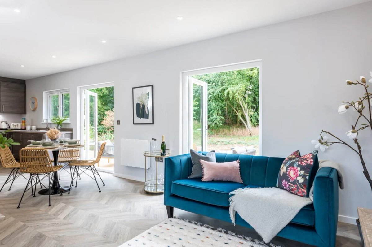 DeniseHomeStyle's tweet image. An exclusive collection of woodland lodges @OverstonePark we have recently staged. Its definitely all about the lifestyle on offer here in these beautiful lodges, with nature on your doorstep.
There is only one left, so contact @Stonhills if you would like to view.