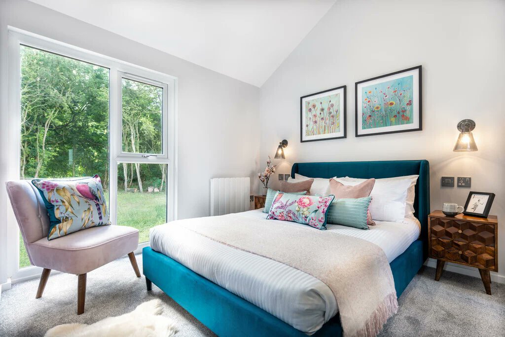 DeniseHomeStyle's tweet image. An exclusive collection of woodland lodges @OverstonePark we have recently staged. Its definitely all about the lifestyle on offer here in these beautiful lodges, with nature on your doorstep.
There is only one left, so contact @Stonhills if you would like to view.