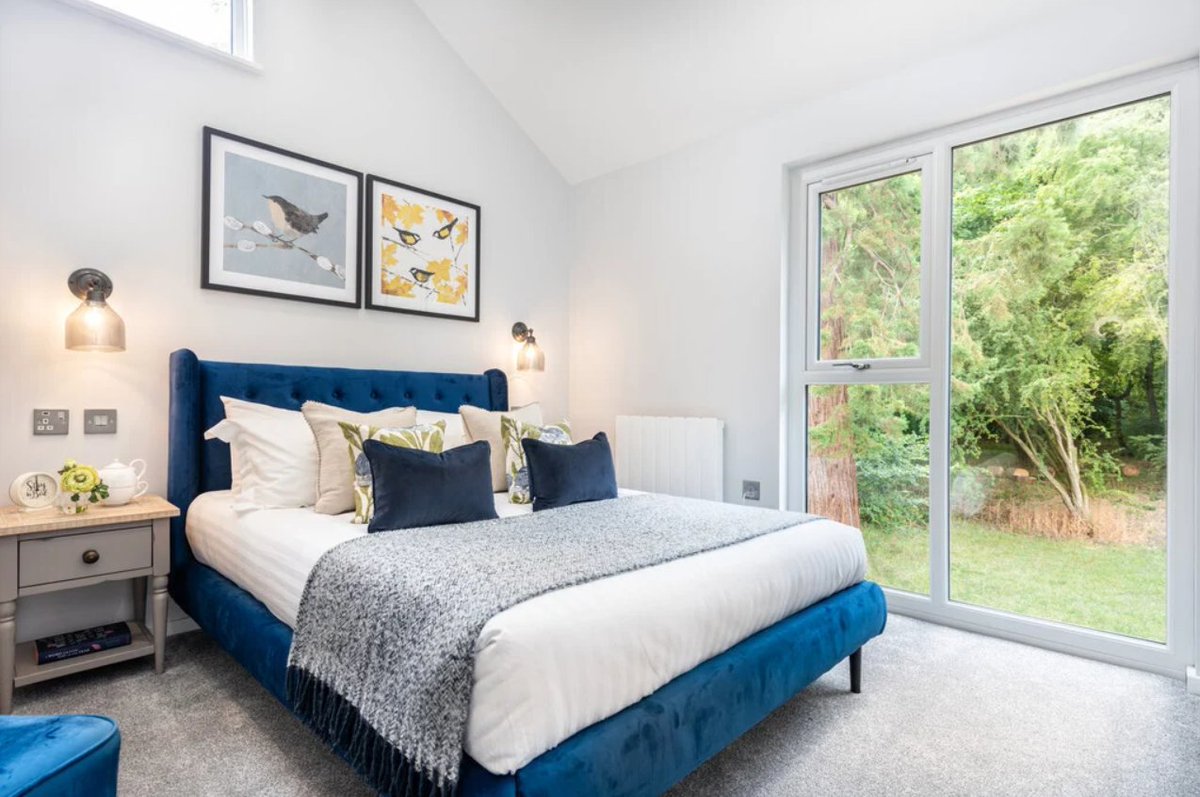 DeniseHomeStyle's tweet image. An exclusive collection of woodland lodges @OverstonePark we have recently staged. Its definitely all about the lifestyle on offer here in these beautiful lodges, with nature on your doorstep.
There is only one left, so contact @Stonhills if you would like to view.