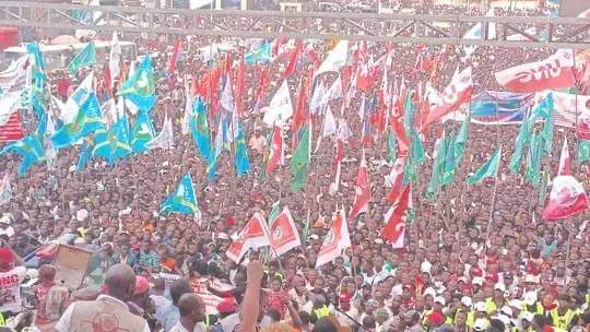 namegabelucky3's tweet photo. Vital Kamerhe njo mwenye budongo, il  poursuit son sans faute. BUKAVU tomba sous emprise  du Mwalimu @fatshi13 @VitalKamerhe1 @BillyKambale1 @bishobibiri @yvesnswal on arrête pas l'ouragan 👇👇👇 seules images parlent. @PLukwebo @LukondeSama @CMbosoNkodia @bembajp https://t.co/JLvTff2kpb
