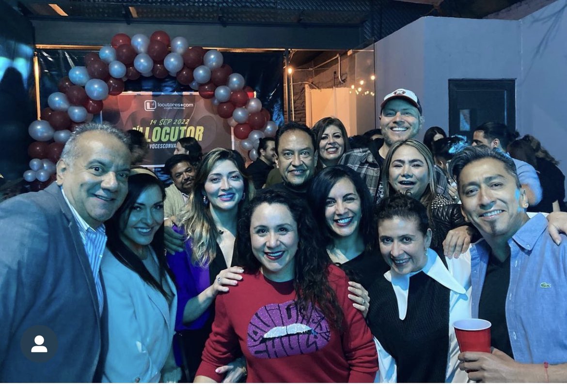 Gwendolyne Flores G (@gwendolyne_f) on Twitter photo Gracias Connie Troncoso y al gran equipo de <a href="/LocutoresConnie/">Locutores.Com Connie Troncoso</a> siempre reunirnos y celebrarnos con tanto amor. Disfruté mucho ver a mis compañeros.
¡Feliz día del locutor! 🎙💫
#locutor #locutora #locutores Gracias Connie Troncoso y al gran equipo de <a href="/LocutoresConnie/">Locutores.Com Connie Troncoso</a> siempre reunirnos y celebrarnos con tanto amor. Disfruté mucho ver a mis compañeros.
¡Feliz día del locutor! 🎙💫
#locutor #locutora #locutores