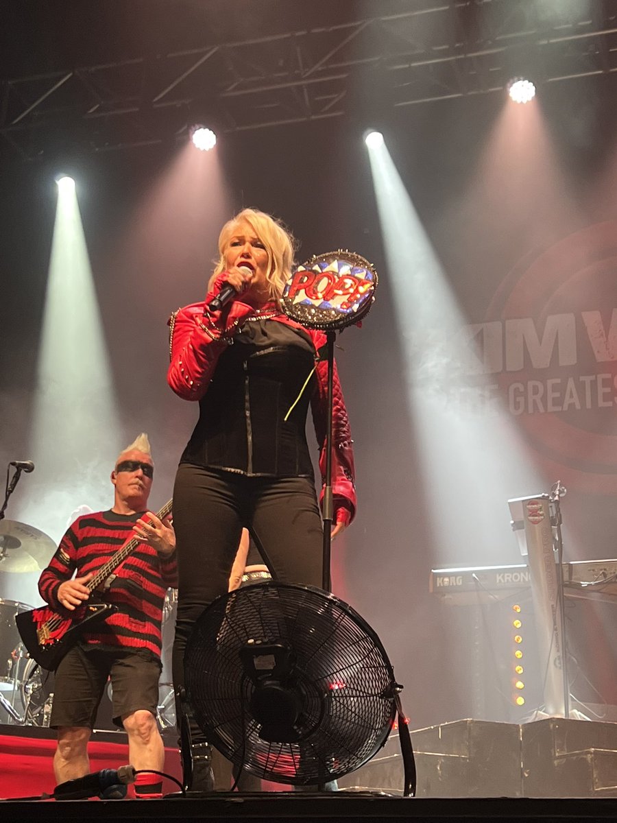 Scottish_Heat's tweet photo. I had such an amazing time on Tuesday at the @kimwilde show at the @O2AcademyGla. Was nice to meet Kim and @Wildericky. Can't wait to do it again some day 🎸🎶 #TeamWilde #KimWilde #Glasgow https://t.co/BQzb7sfB3B