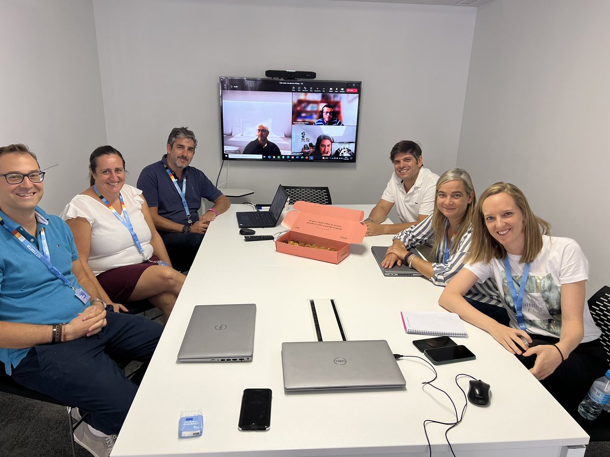 El término #brainstorming fue creado por el publicista de Nueva York Alex Osborn y, recogido por primera vez, en su libro “Your creative power”.

Hoy en <a href="/NTTDataSpain/">NTT DATA España</a>  #Málaga, hemos acuñado la variante “Brainstorming híbrido con croissants”
#NTTDATA #creatividad