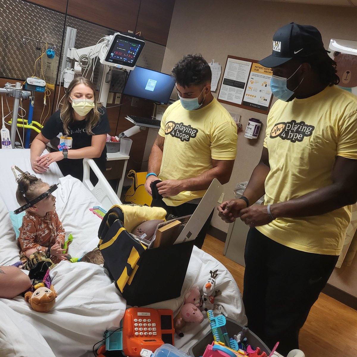 Playing4Hope's tweet photo. Everyone meet miss Tyranny! Today she got a surprise visit from @MizzouFootball players Cody Schrader and Javon Foster. Tyranny loved her new Mizzou gear. Her smile was infectious, and the pictures speak for themselves! This weekend the Tigers are fighting for you Tyranny.🐯 https://t.co/v4dyRhF9as
