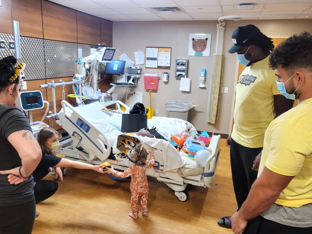 Playing4Hope's tweet photo. Everyone meet miss Tyranny! Today she got a surprise visit from @MizzouFootball players Cody Schrader and Javon Foster. Tyranny loved her new Mizzou gear. Her smile was infectious, and the pictures speak for themselves! This weekend the Tigers are fighting for you Tyranny.🐯 https://t.co/v4dyRhF9as