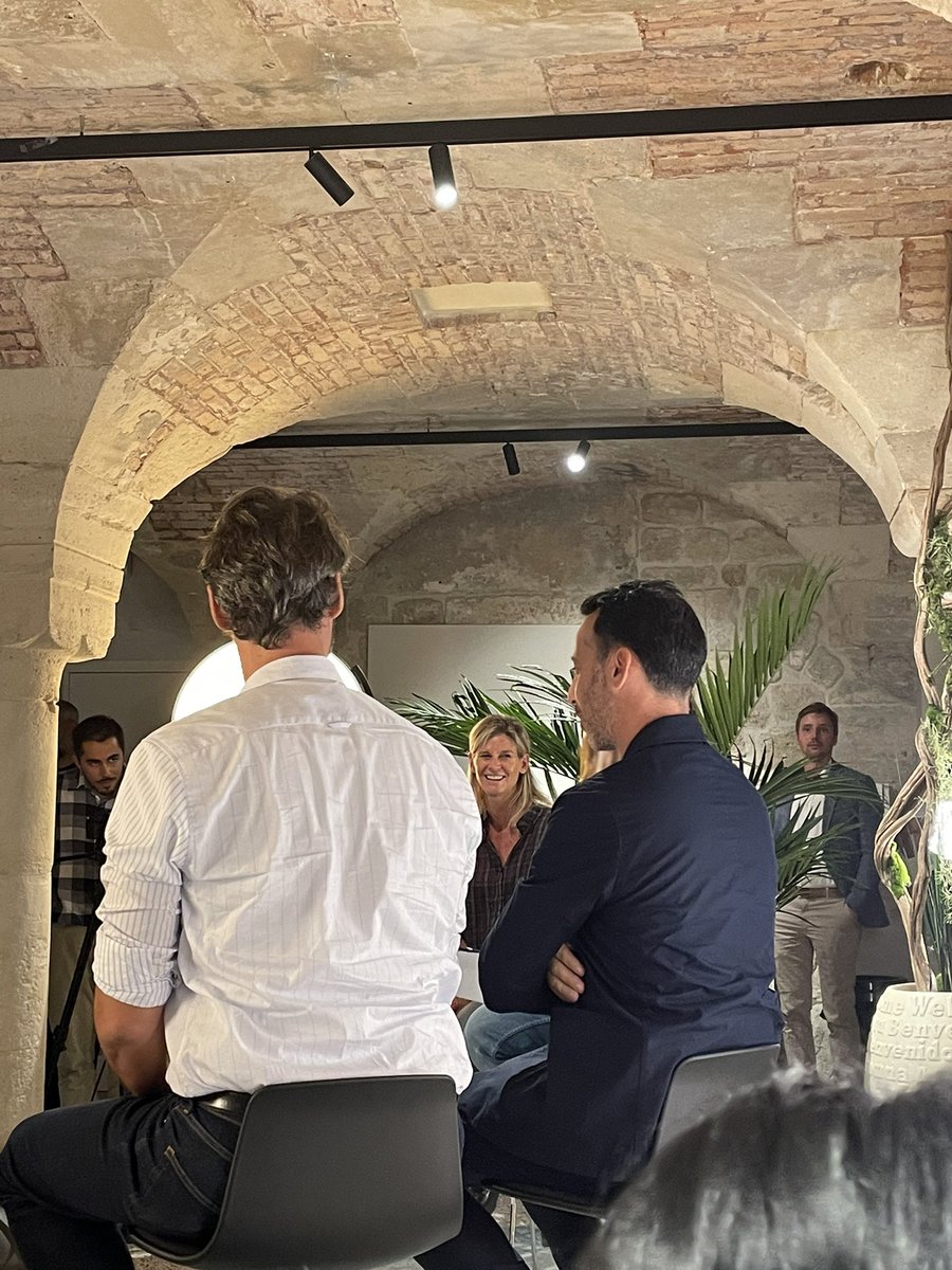 ladcf_off's tweet photo. Le cinéma un secteur de plus en plus impliqué dans le #web3
@sarahlelouch est présente à la soirée de lancement de @wagmi_trends (le média qui démocratise le web3) pour échanger autour du #Klapcoin 
Un plaisir d’échanger avec tous les pionniers ! 
#wagmi #nft #cinemanews https://t.co/Nn4WrUFteV