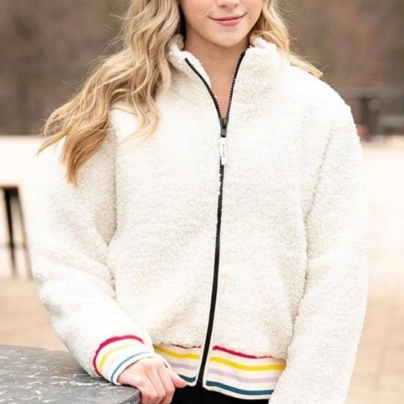 kitschy_cat's tweet photo. So good I had to share! Check out all the items I'm loving on @Poshmarkapp #poshmark #fashion #style #shopmycloset #ivoryella #nike #bcbgirls: https://t.co/jpL7dtw2g4 https://t.co/apT4l7bdcb