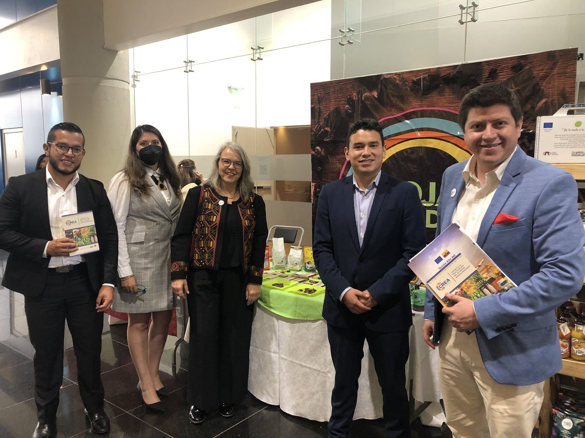 rikoltoLA's tweet photo. 3/3 🧵 
Compartimos esta celebración con algunas de las más de 40 MIPYMES con las que estamos trabajando como son #Amati #HojaVerde

#CRE #CREASostenibilidad #CREAInnovacion https://t.co/5nLJEySsLg