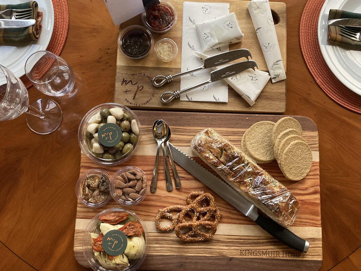 KingsmuirHseBB's tweet image. @KingsmuirHseBB guests enjoying the perfect supper tonight supplied by @milneandpickles #shoplocal #localcheese #localbread #localhoney @SGHBBA @VisitScotNews @TweedGo