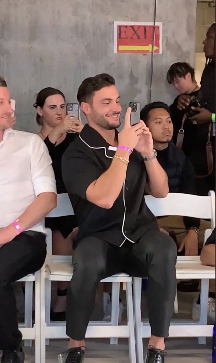bperfectcosm's tweet photo. Our CEO when he’s about to leak a new product 😐 https://t.co/rAAA77o1sH