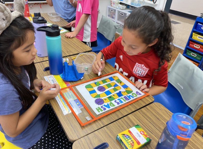 MrsTFort's tweet photo. Having fun working on our math fluency skills with friends!! #learningisfun @WanamassaElem https://t.co/osNxqX0A5i