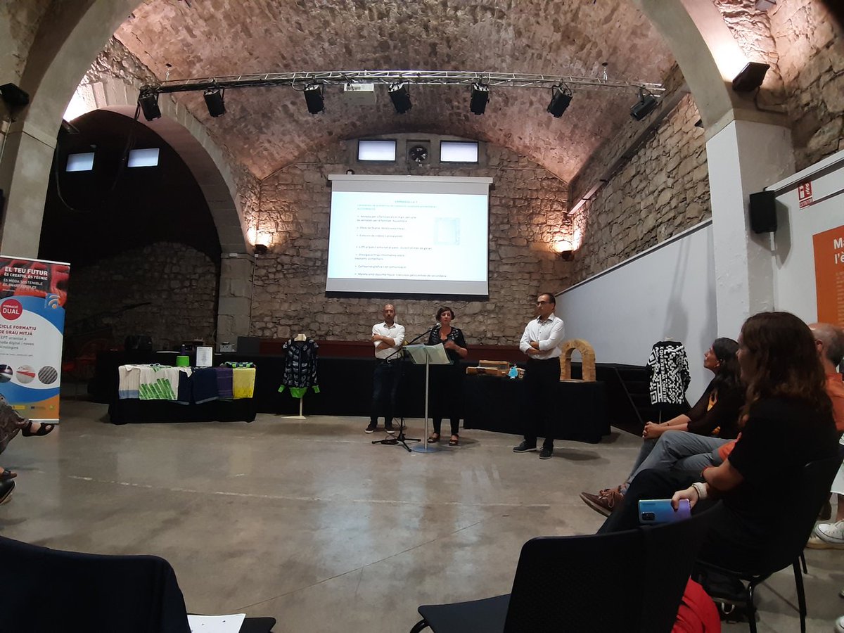 A l'acte d'inici de curs d'educació amb <a href="/ajmanresa/">Ajuntament de Manresa</a>  i la directora dels serveis territorials <a href="/gemma_boix/">Gemma Boix</a> .
Exposició de recursos, programes i reptes